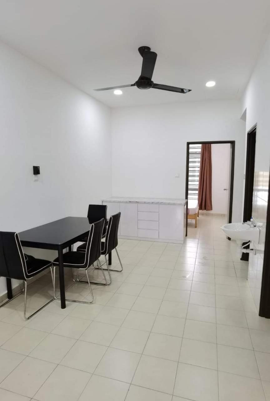 Infinity Homestay Bandar Cemerlang Улу Тирам Экстерьер фото