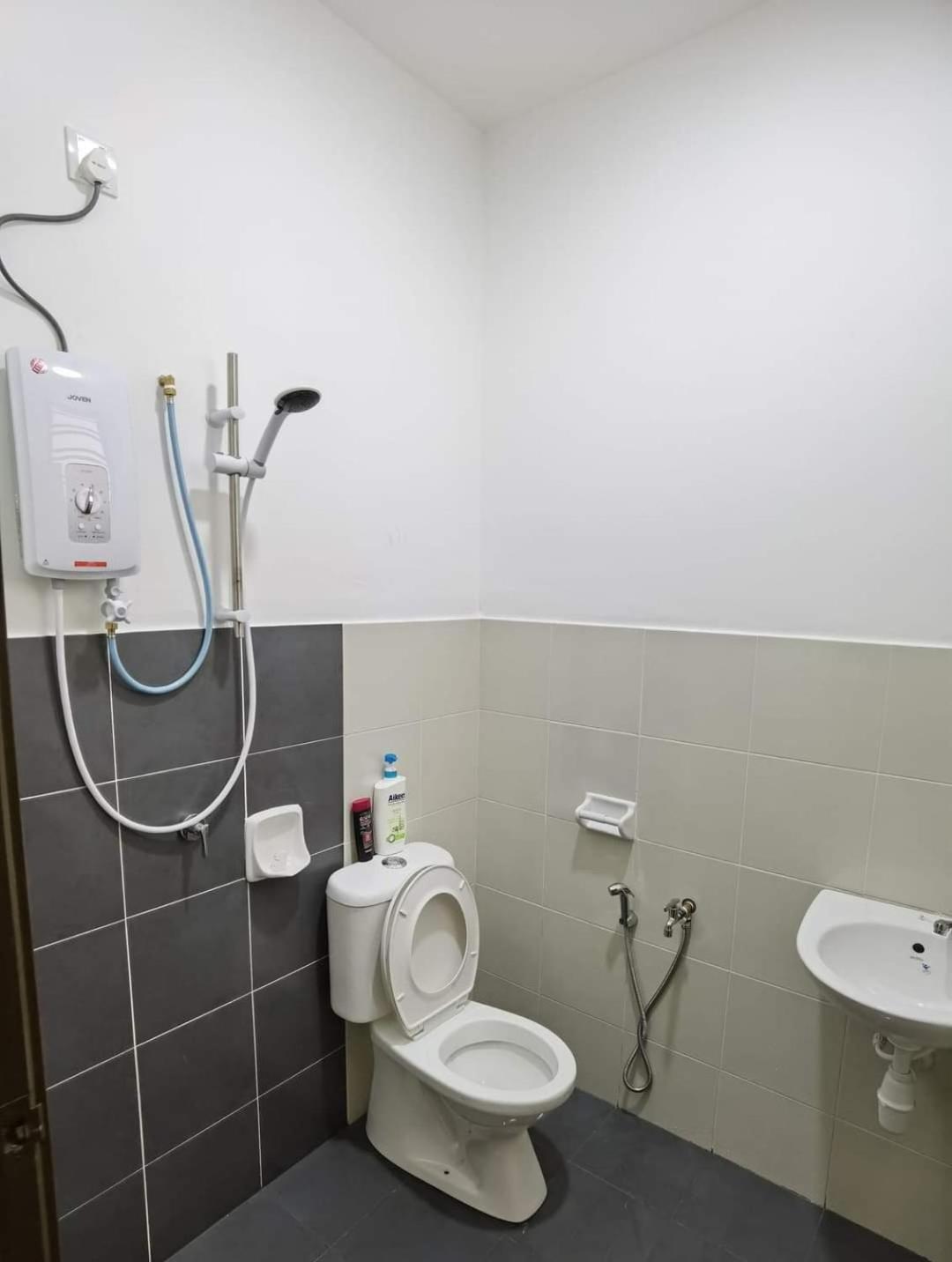 Infinity Homestay Bandar Cemerlang Улу Тирам Экстерьер фото