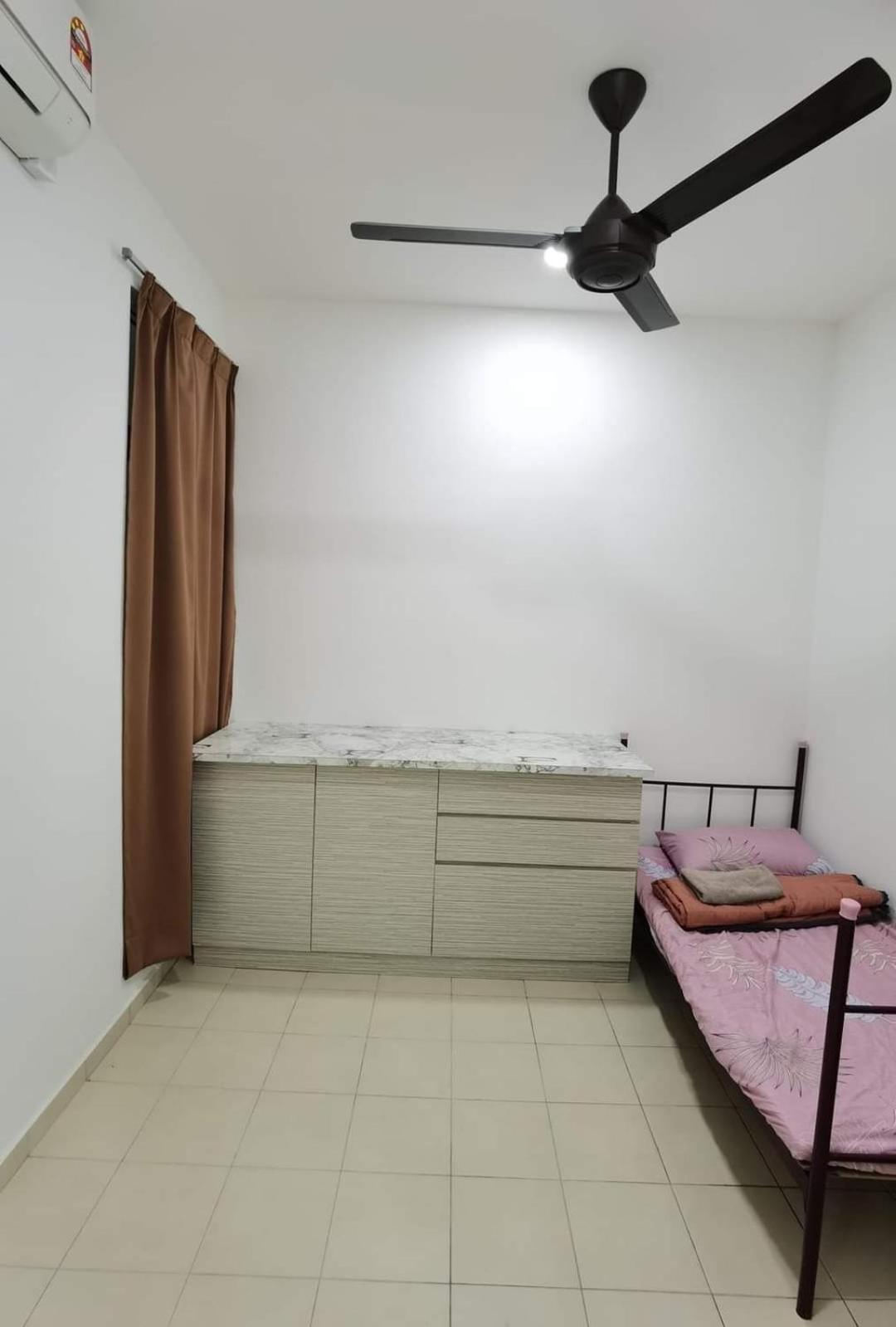 Infinity Homestay Bandar Cemerlang Улу Тирам Экстерьер фото